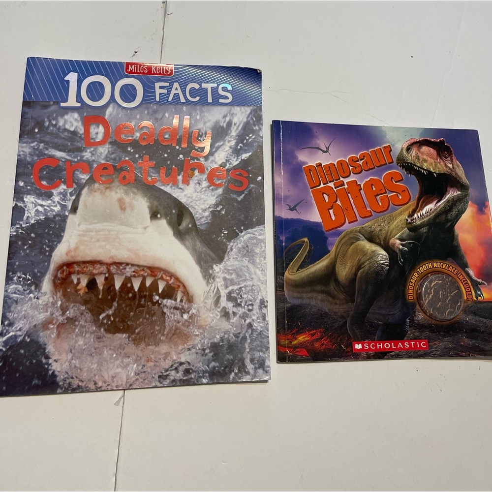 100 Facts Deadly Creatures and Dinosaur Bites Books, Paperback